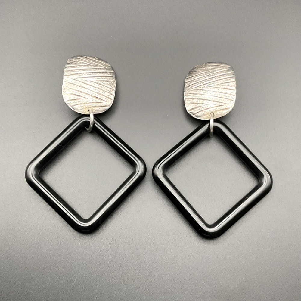 Vintage Marjorie Baer Hammered Silver tone & Black Plastic Drop Clip On Earrings